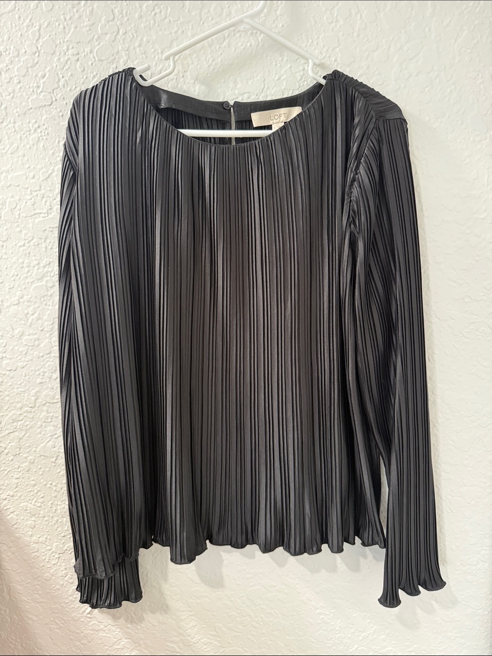 LOFT Black Pleated Accordion Blouse Size Large
